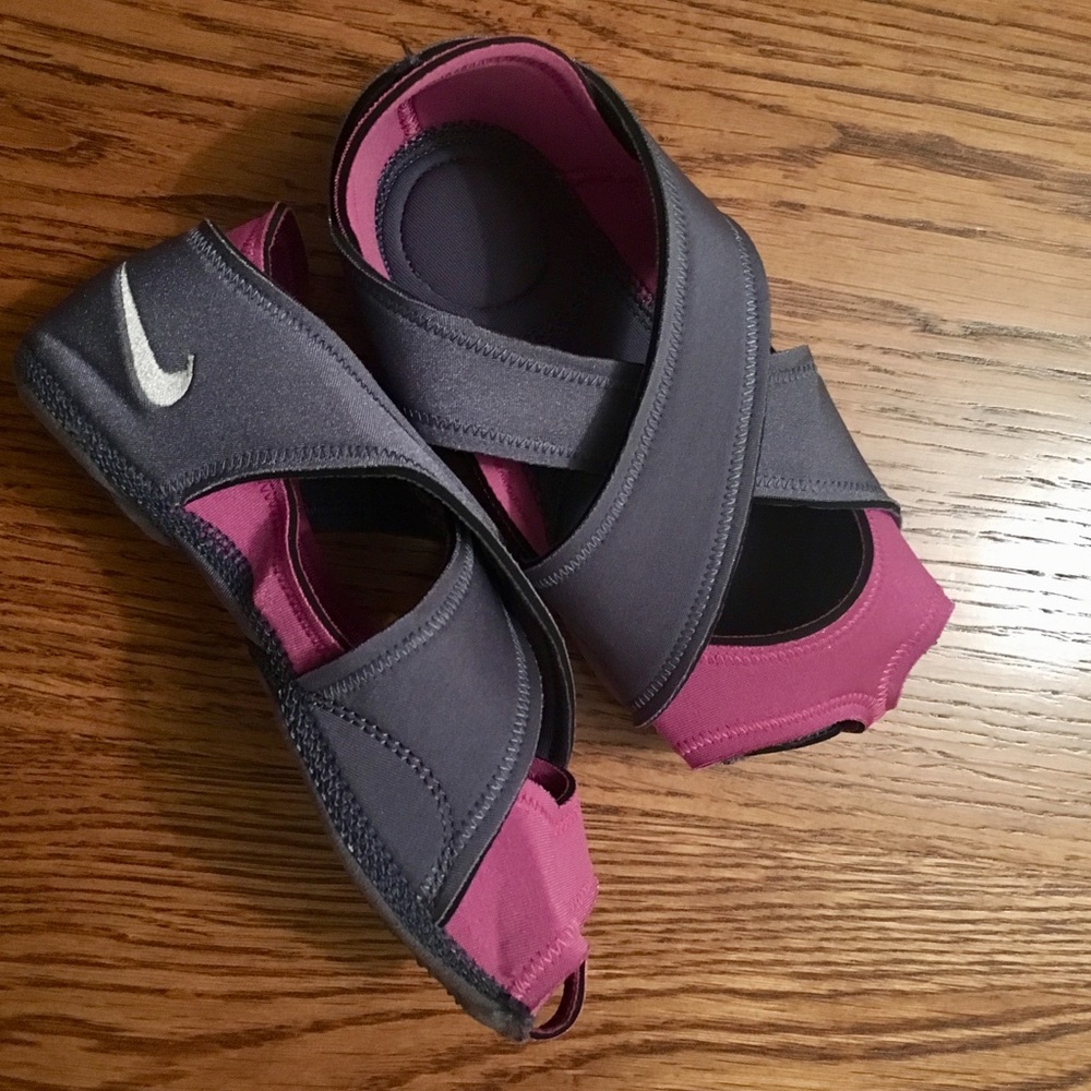 Nike Studio Wrap size M